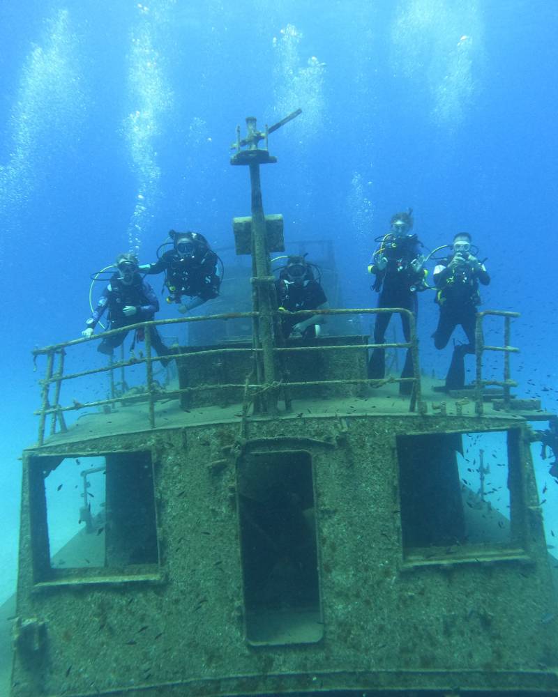 Divers on ww2 wreck